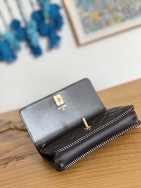 Handbag  Chanel  81221  size  19 cm