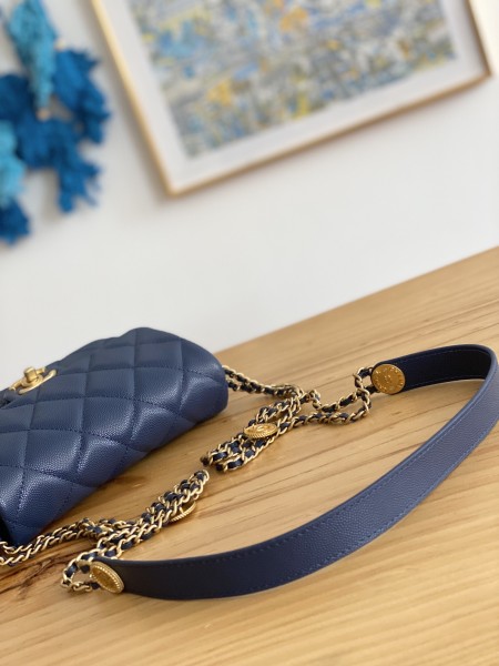 Handbag  Chanel  3369  size   21X14.5X6 cm