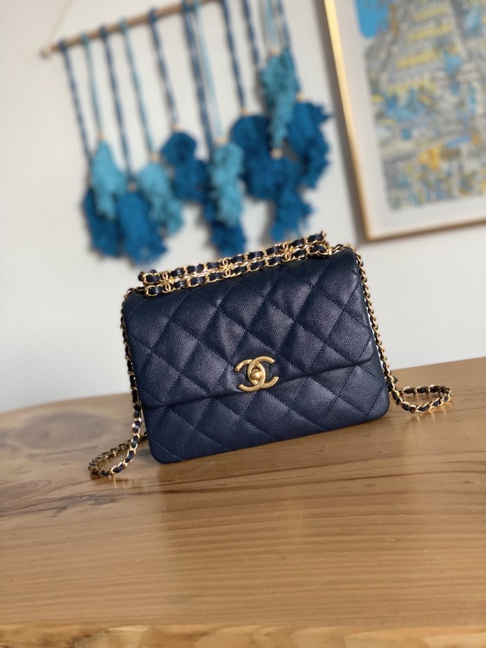 Handbag Chanel  3580  size  13*20*9.5 cm
