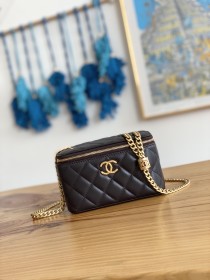 Handbag  Chanel  81222  size  16.5 cm