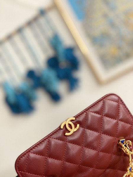 Handbag  Chanel  AP81214  size  10*18*4.5 cm