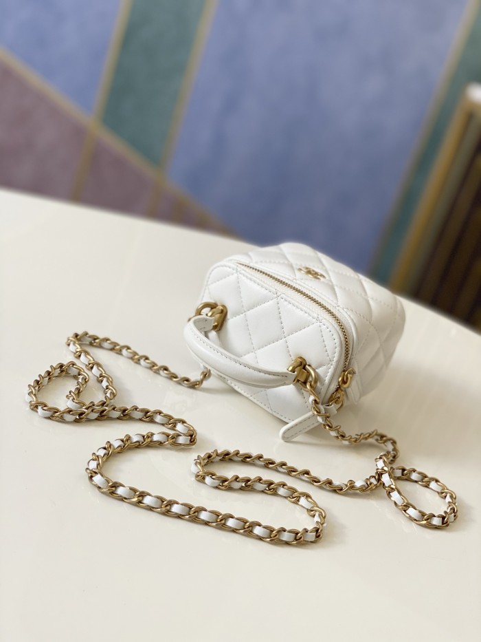 Handbag Chanel  81113  size  10 7 9 cm