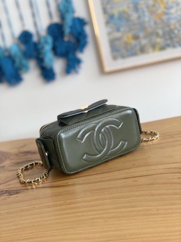 Handbag  Chanel  AP81231  size 10*17*8.5 cm