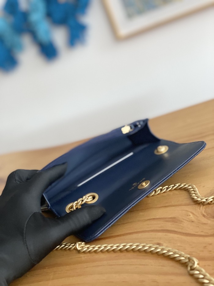 Handbag  Chanel  81224  size  16 cm