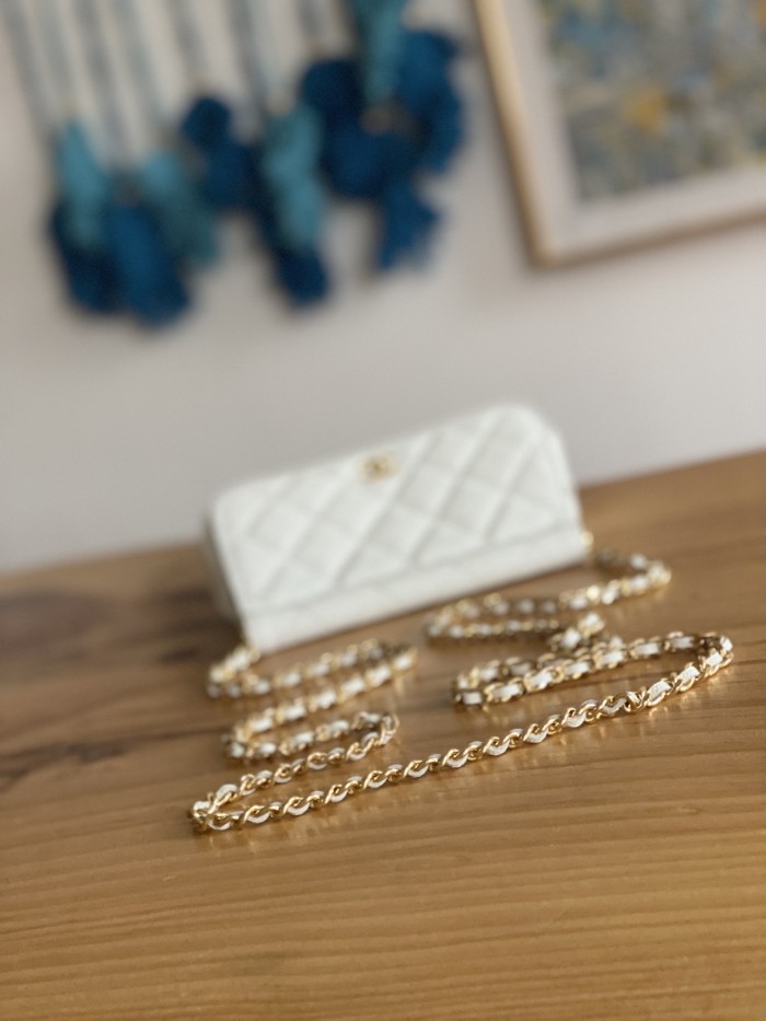  Handbag Chanel  AP3008  size  12X17.5X5.5 cm