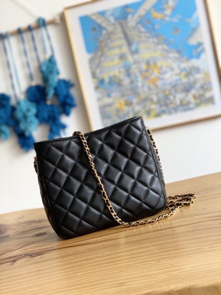 Handbag  Chanel  3259  size  16×19.5×8.5 cm