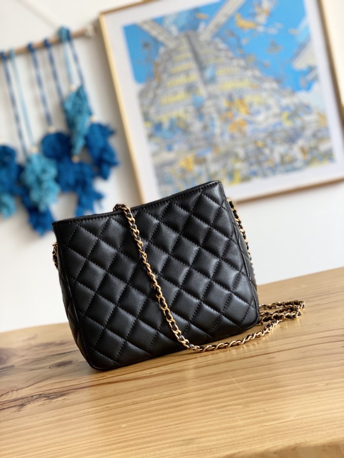 Handbag  Chanel  3259  size  16×19.5×8.5 cm