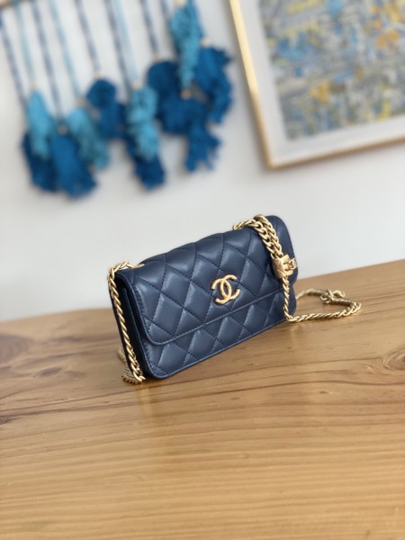 Handbag  Chanel  81224  size  16 cm