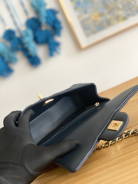  Handbag  Chanel  AS2431  size  20X14X7 CM