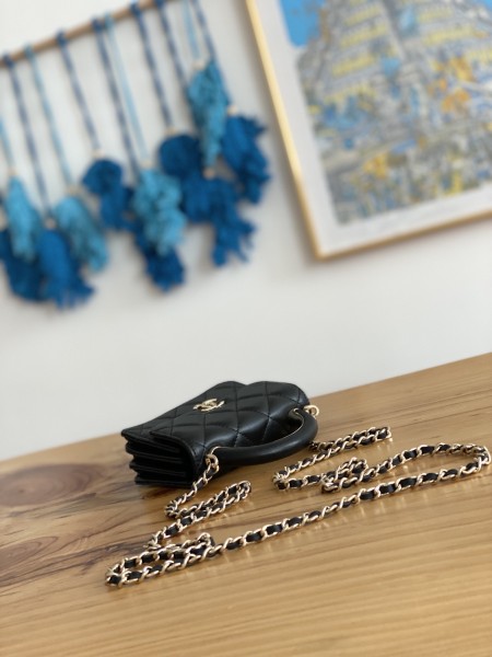 Handbag  Chanel   81209  size  12.5 cm 