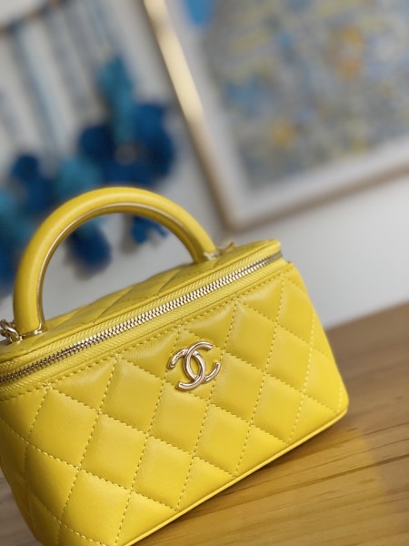 Handbag  Chanel  81208  size  9.5 17 8 cm