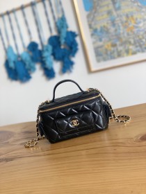 Handbag  Chanel AP81231  size  10*17*8.5 cm