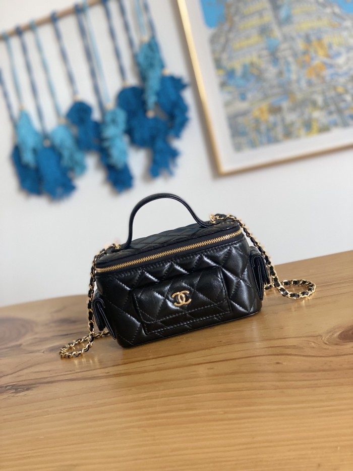 Handbag  Chanel AP81231  size  10*17*8.5 cm