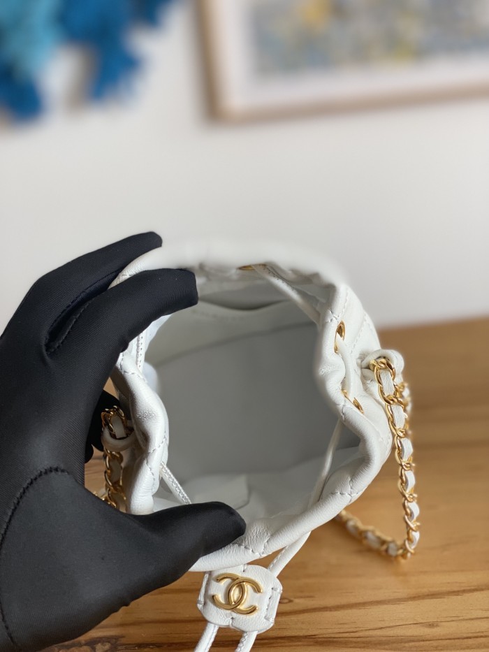 Handbag Chanel  2750  size  14*11*8  cm