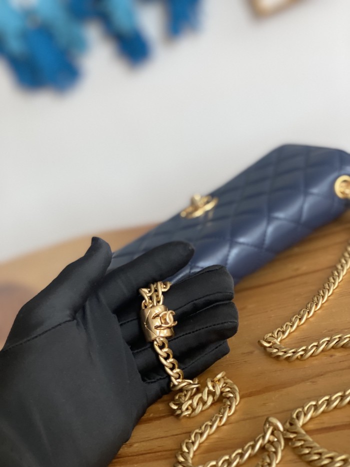 Handbag  Chanel  81221  size  19 cm