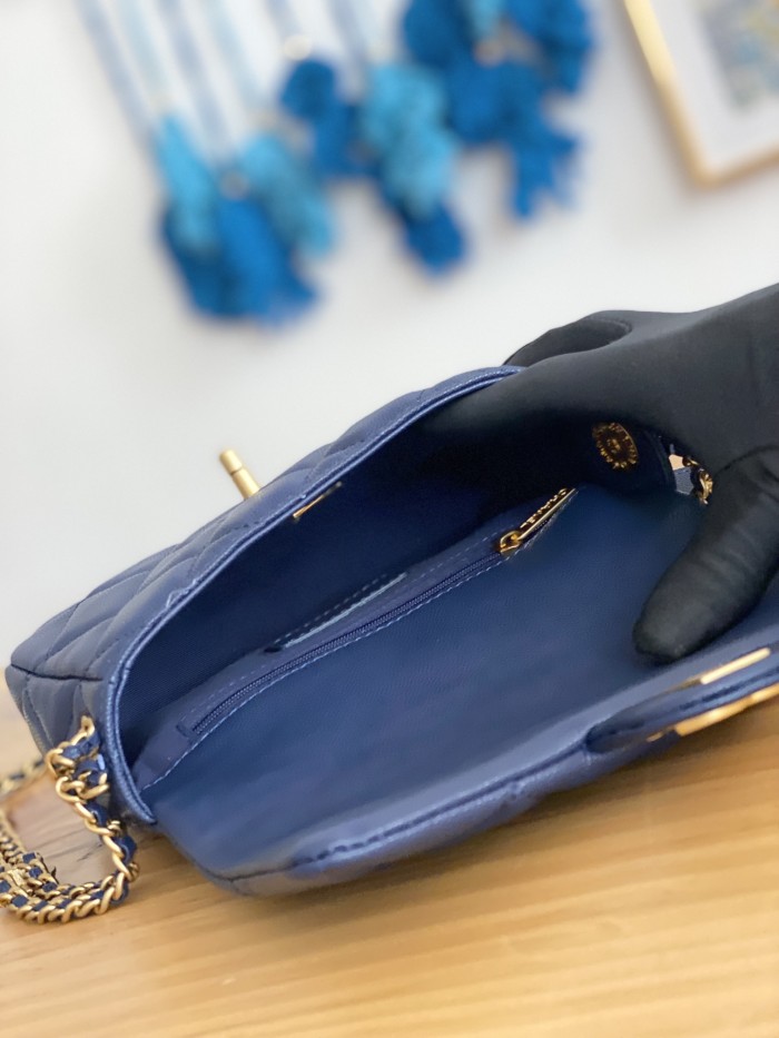 Handbag  Chanel  3369  size   21X14.5X6 cm