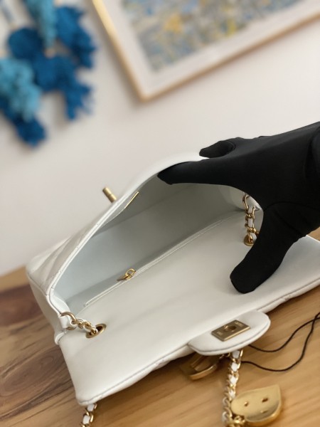 Handbag  Chanel  3457  size  14*20*8 cm