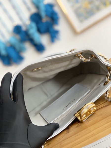 Handbag  Chanel  3477  size  22*25*9* cm