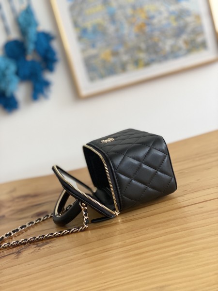 Handbag  Chanel  81208  size  9.5 17 8 cm