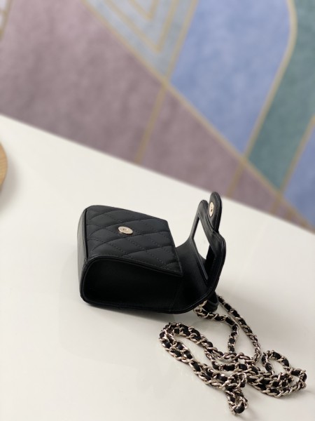 Handbag Chanel  81191  size  12 cm