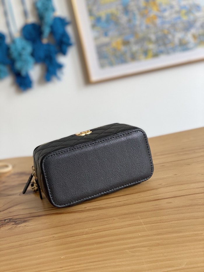   Handbag  Chanel  81197  size  9.5×13×6 cm