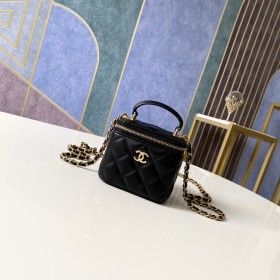 Handbag Chanel  81113  size 10 7 9 cm