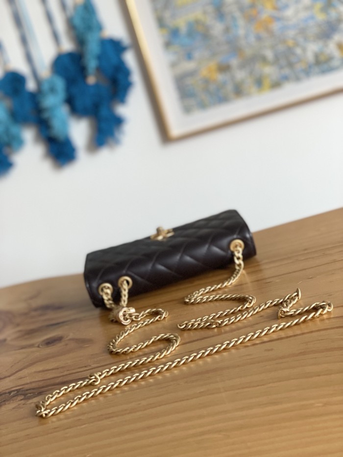 Handbag  Chanel  81221  size  19 cm