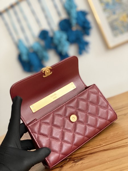 Handbag  Chanel  AP81214  size  10*18*4.5 cm