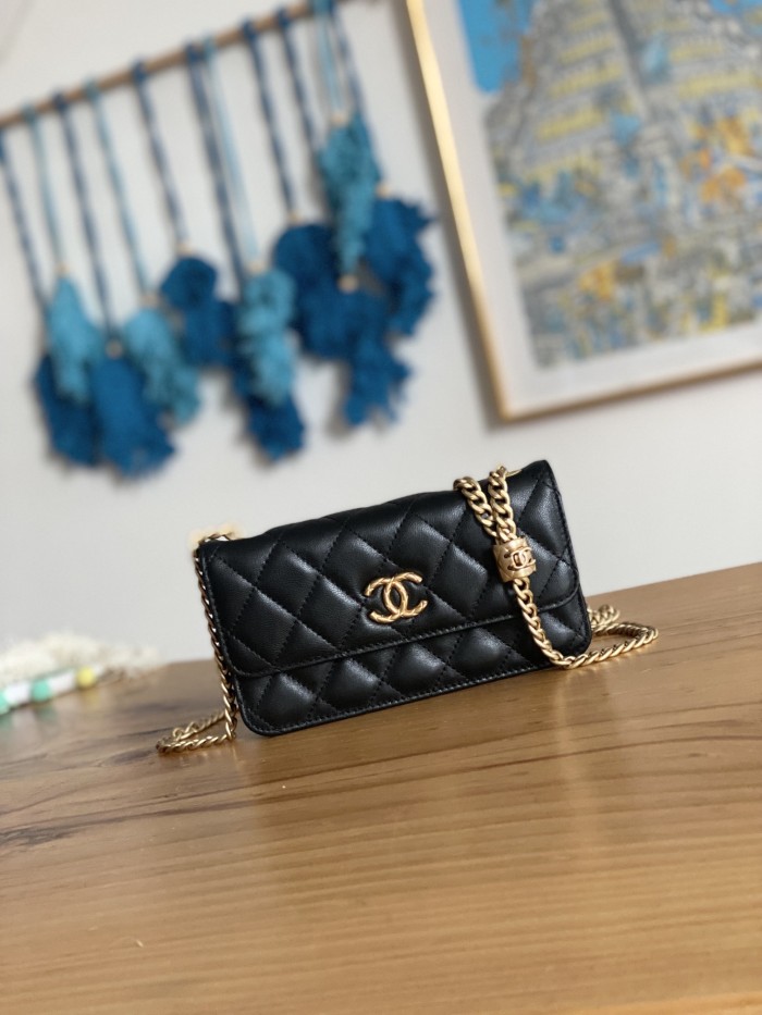 Handbag  Chanel  81224  size  16 cm