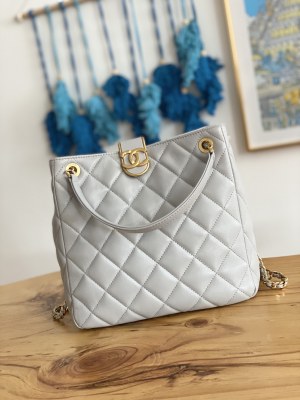 Handbag  Chanel  3477  size  22*25*9* cm