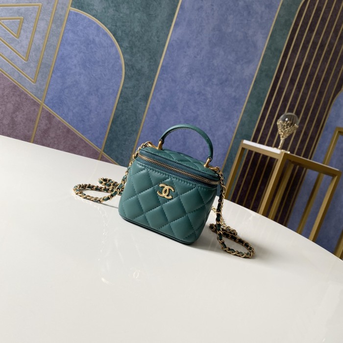 Handbag Chanel  81113  size  10 7 9 cm  