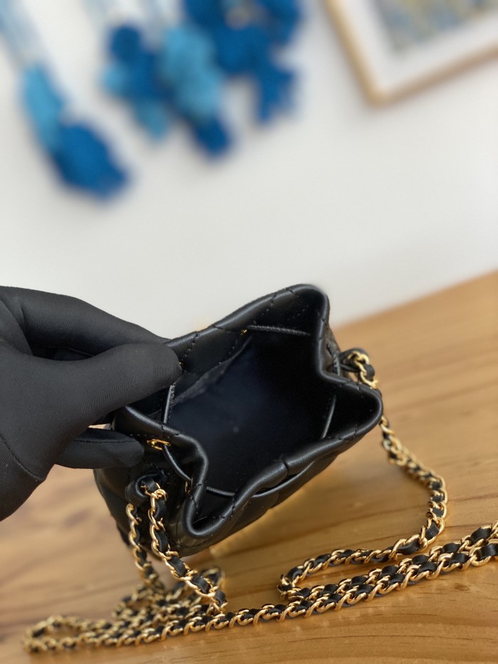 Handbag Chanel  2750  size  14*11*8  cm