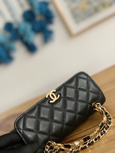Handbag  Chanel AP81214  size 10*18*4.5 cm