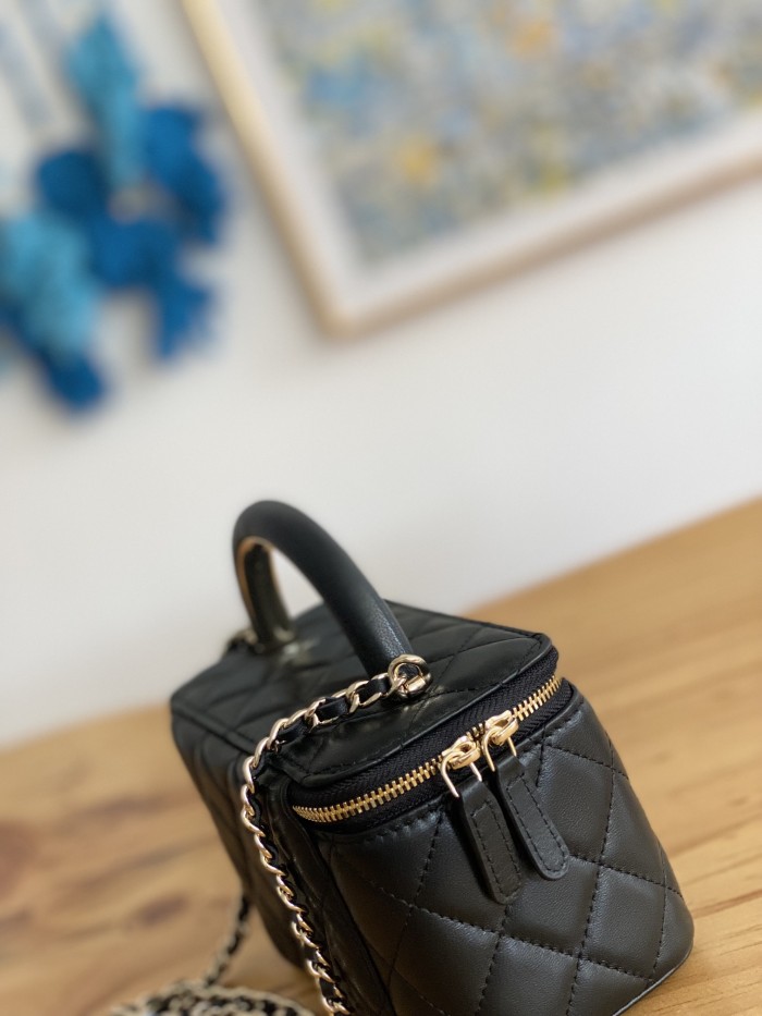 Handbag  Chanel  81208  size  9.5 17 8 cm