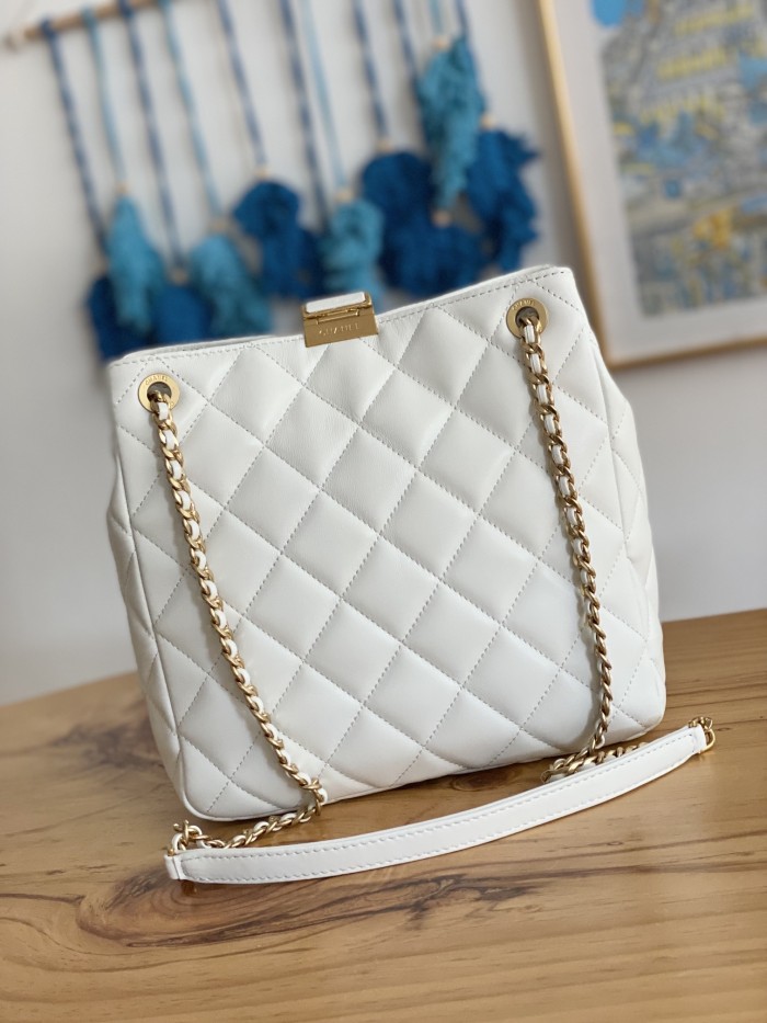 Handbag  Chanel  3477  size  22*25*9* cm