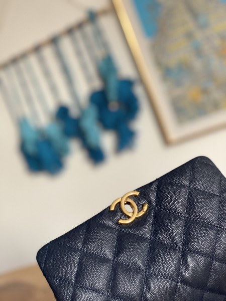 Handbag Chanel  3580  size  13*20*9.5 cm