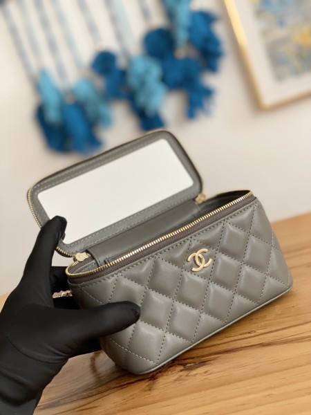 Handbag  Chanel  81211  size  9.5 17 8 cm
