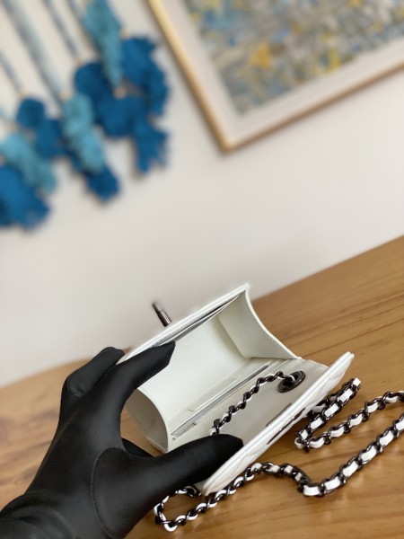 Handbag  Chanel  88631  size  11 11 5 cm