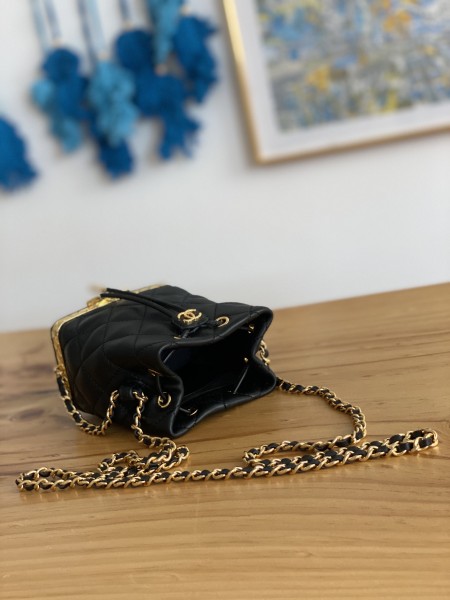 Handbag Chanel  2750  size  14*11*8  cm