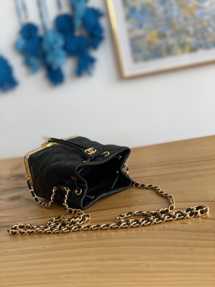 Handbag Chanel  2750  size  14*11*8  cm