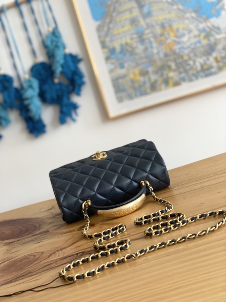  Handbag  Chanel  AS2431  size  20X14X7 CM