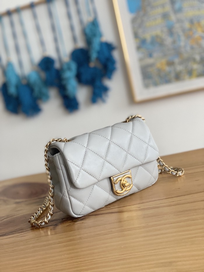 Handbag Chanel  3473  size  13*18*6 cm