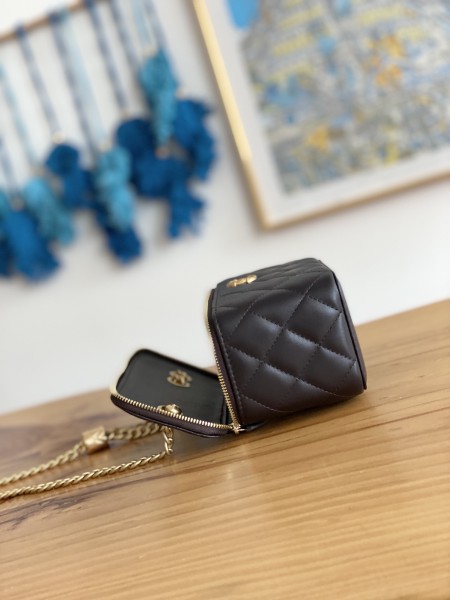 Handbag  Chanel  81222  size  16.5 cm