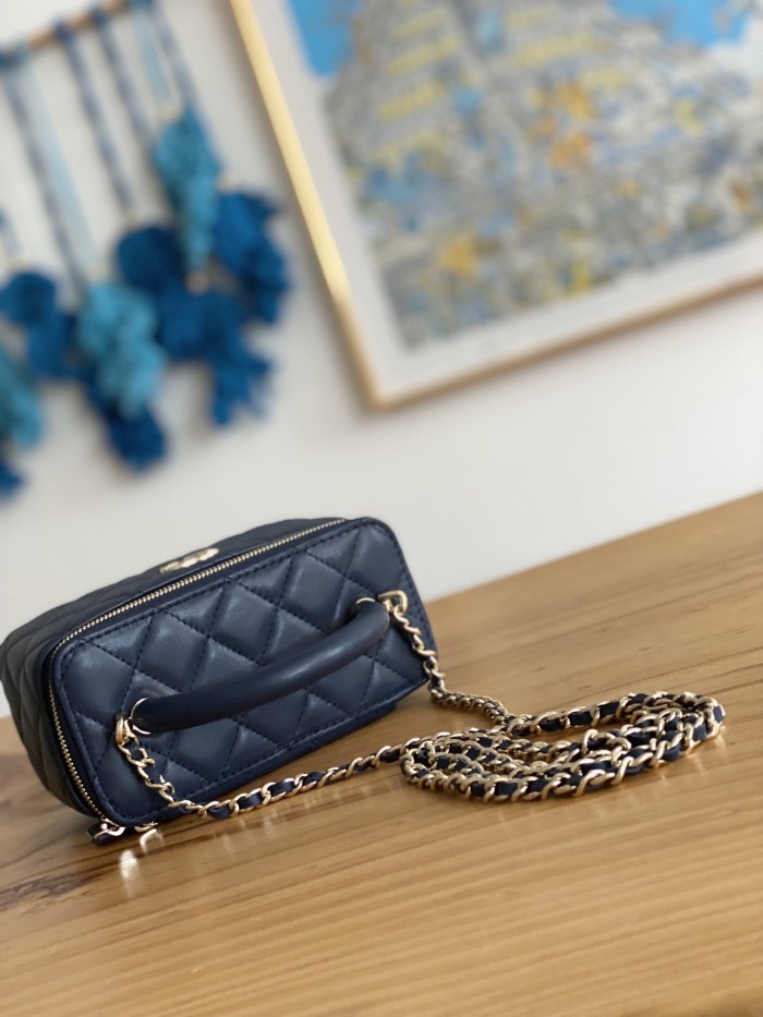 Handbag  Chanel  81208  size  9.5 17 8 cm