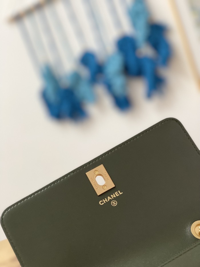 Handbag  Chanel   81221   size  19 cm