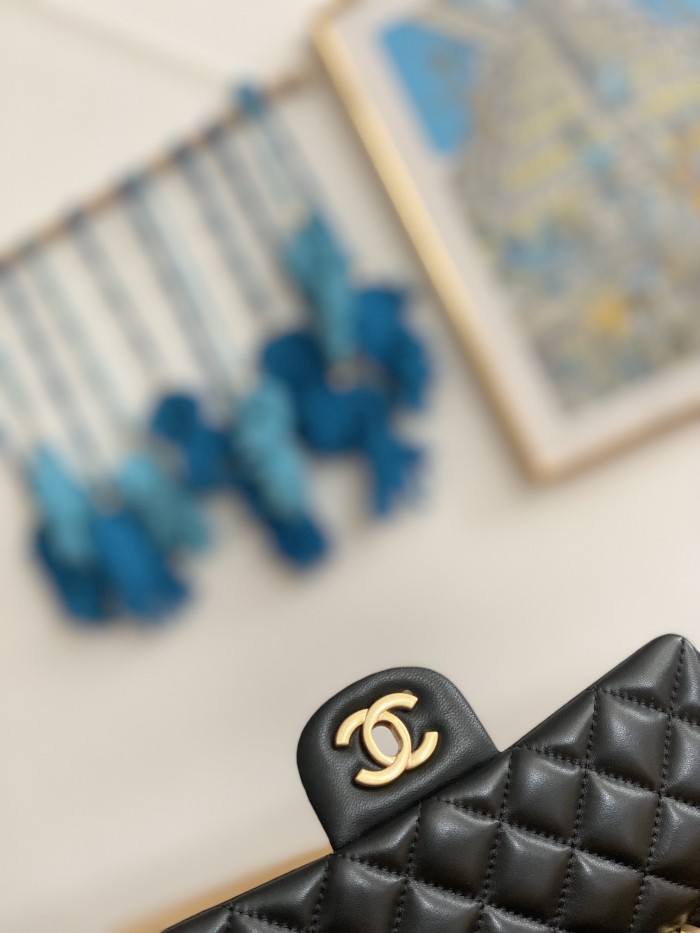  Handbag  Chanel  AS2431  size  20X14X7 CM