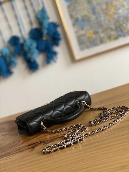 Handbag  Chanel  81207  size  19 cm