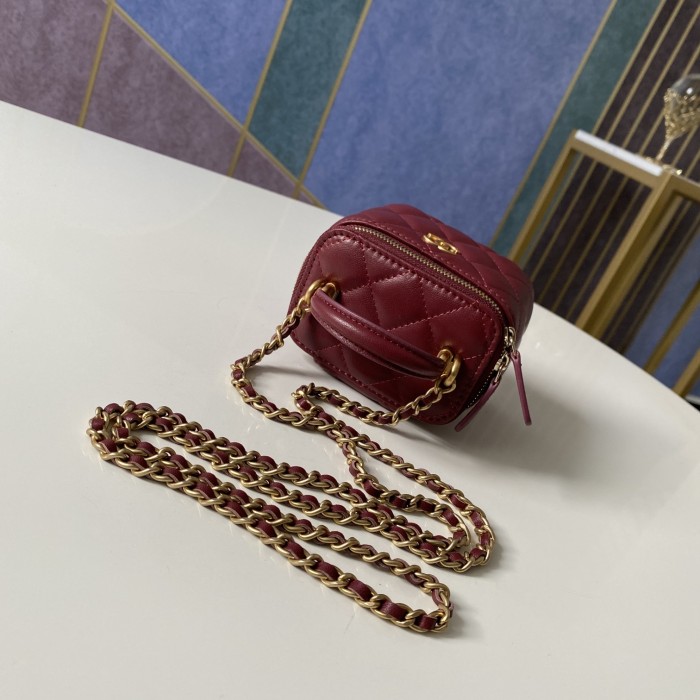 Handbag Chanel  81113  size  10 7 9 cm  