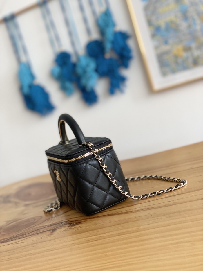 Handbag  Chanel  81208  size  9.5 17 8 cm