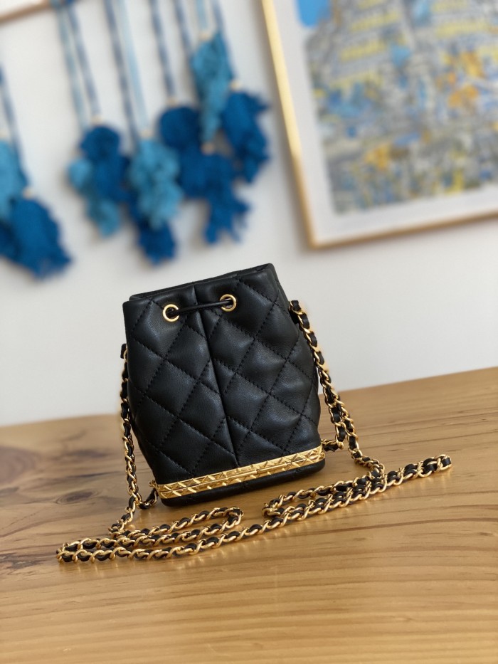 Handbag Chanel  2750  size  14*11*8  cm